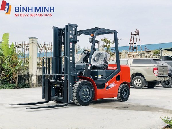 Xe Nâng Hàng 3.5 Tấn Nhìn Từ Phía Trước Bên Trái Sang