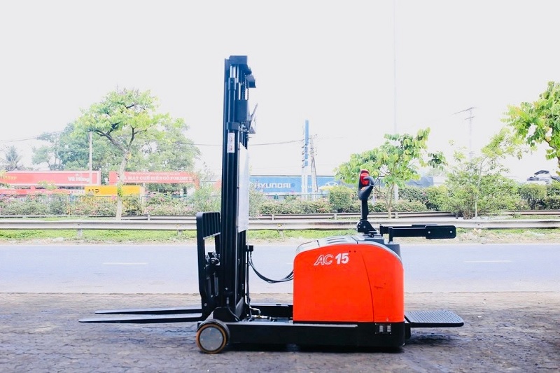 1.5 ton electric stacker forklift CQDM15-810