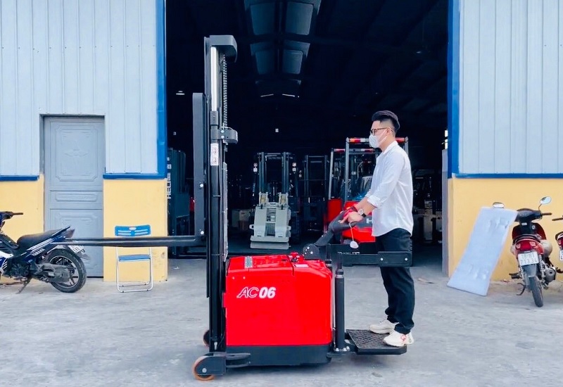 600kg warehouse electric forklift CPD06-970