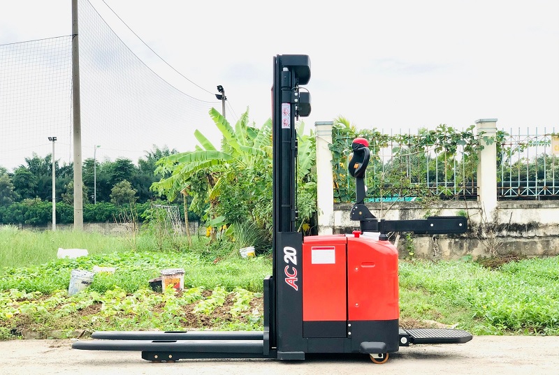 Electric stacker forklift CDD20-D930