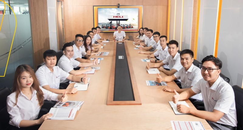 Binh Minh has a team of professional staff, dedicated to customers