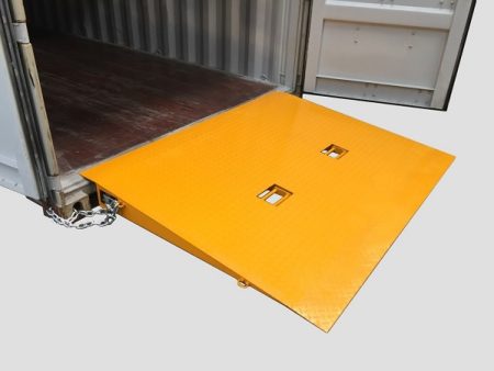 Sàn dốc dẫn vào container cho xe nâng