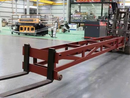 Càng nâng kéo đẩy kiện hàng vào container